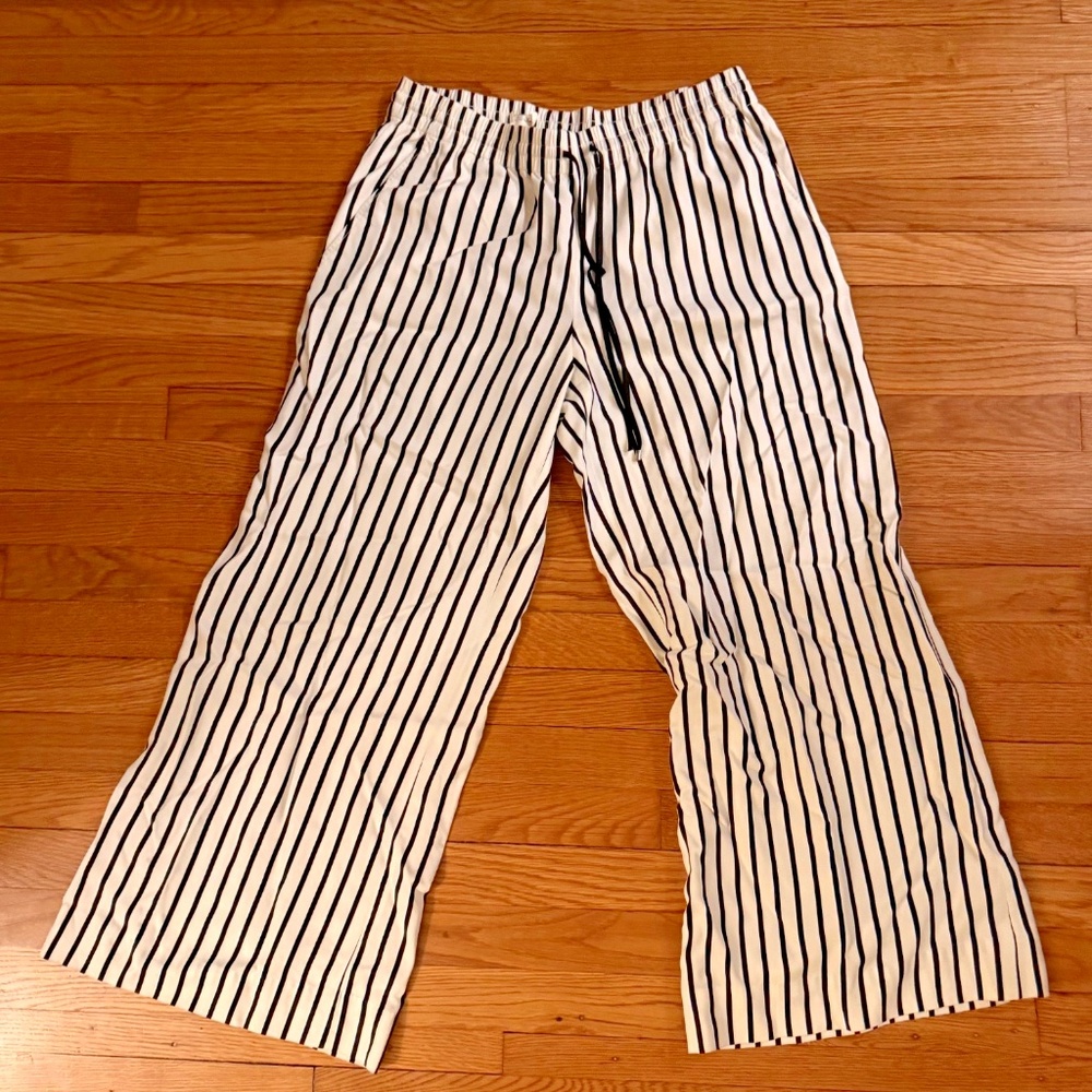 Super soft Ralph Lauren Black and White Striped Pants, Medium